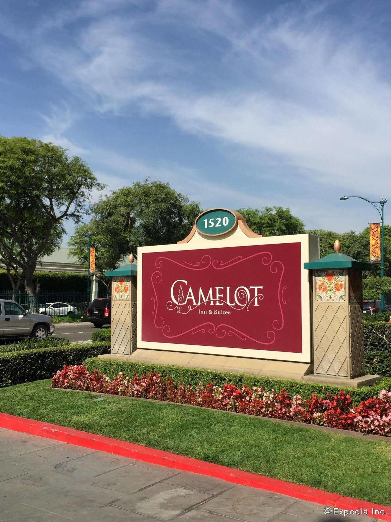 Anaheim Camelot Inn & Suites Exterior photo